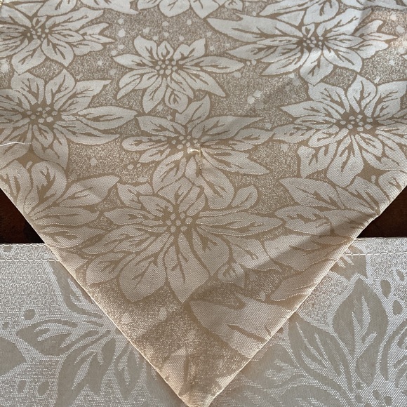 Pretty Gold Poinsettia Print Placements with Matching Table runner & 4 Napkins - Picture 3 of 5